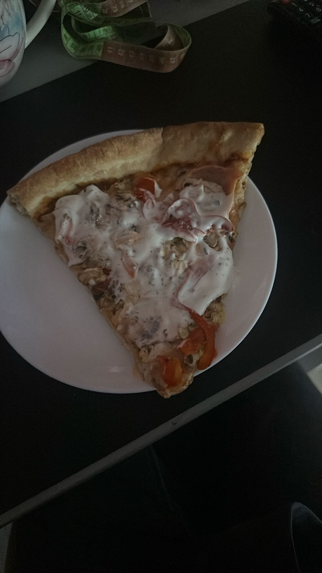 Pizza z sosem czosnkowym