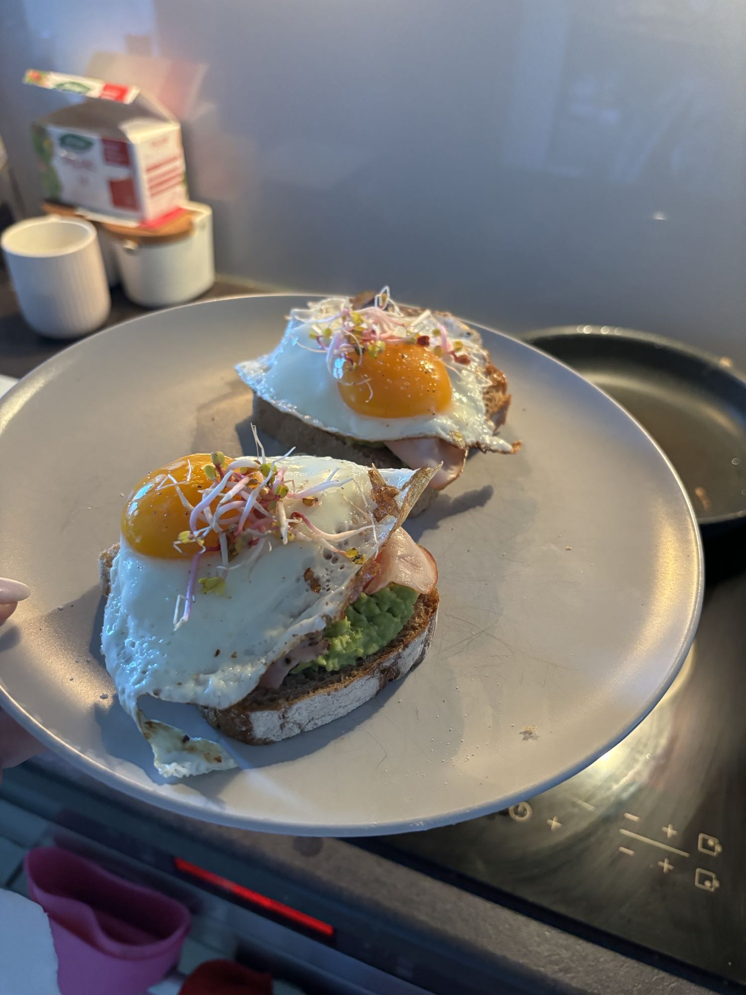 Kanapka z awokado i jajkiem