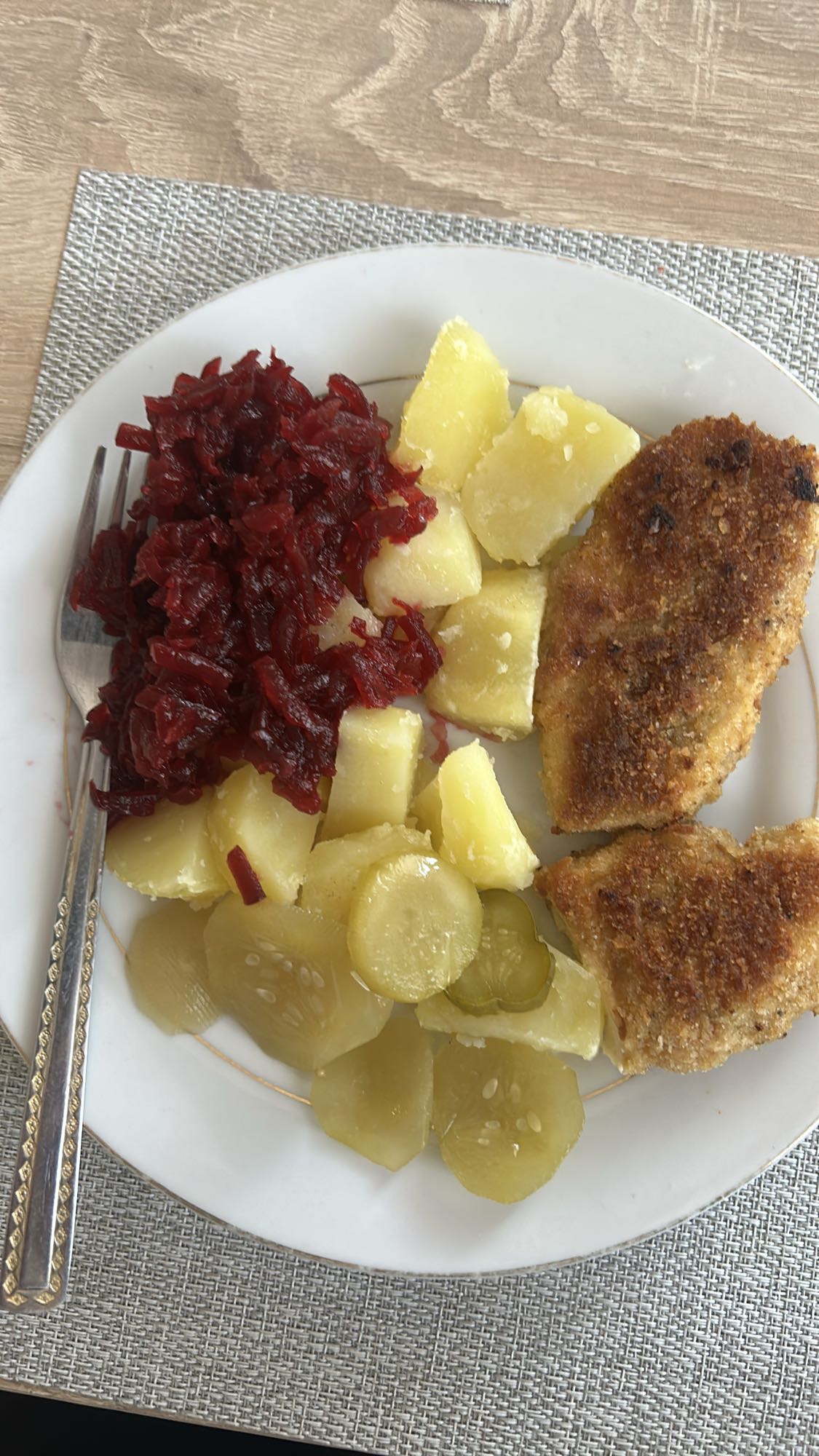 Kotlet schabowy z dodatkami
