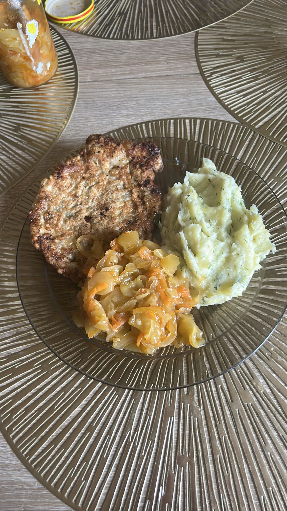 Kotlet schabowy z dodatkami