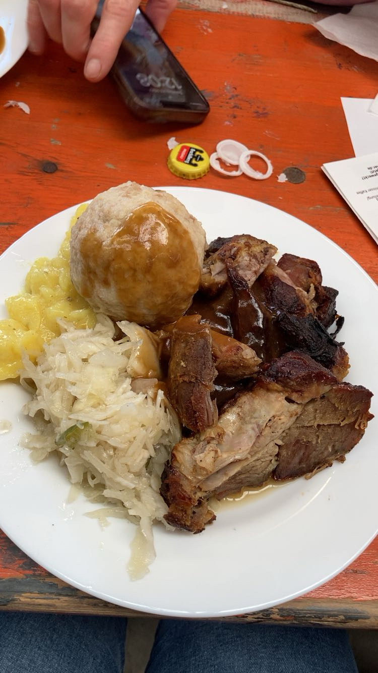 Schweinebraten mit Knödel