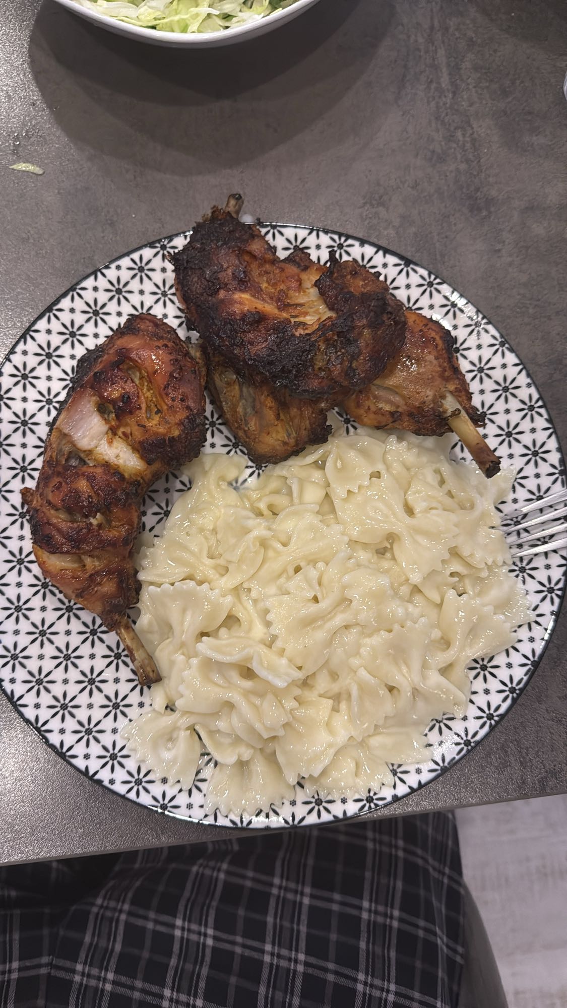 Gegrilltes Hähnchen mit Pasta