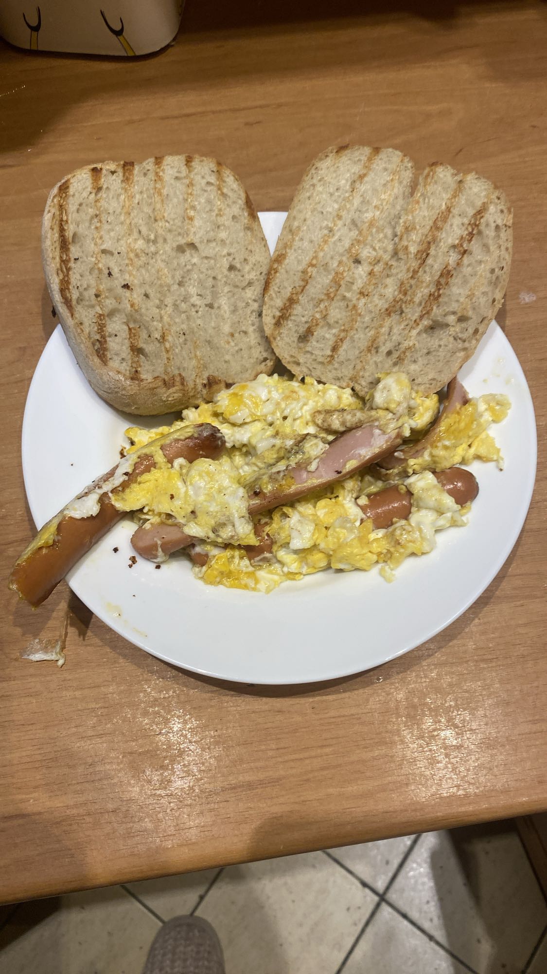 Jajecznica z parówkami