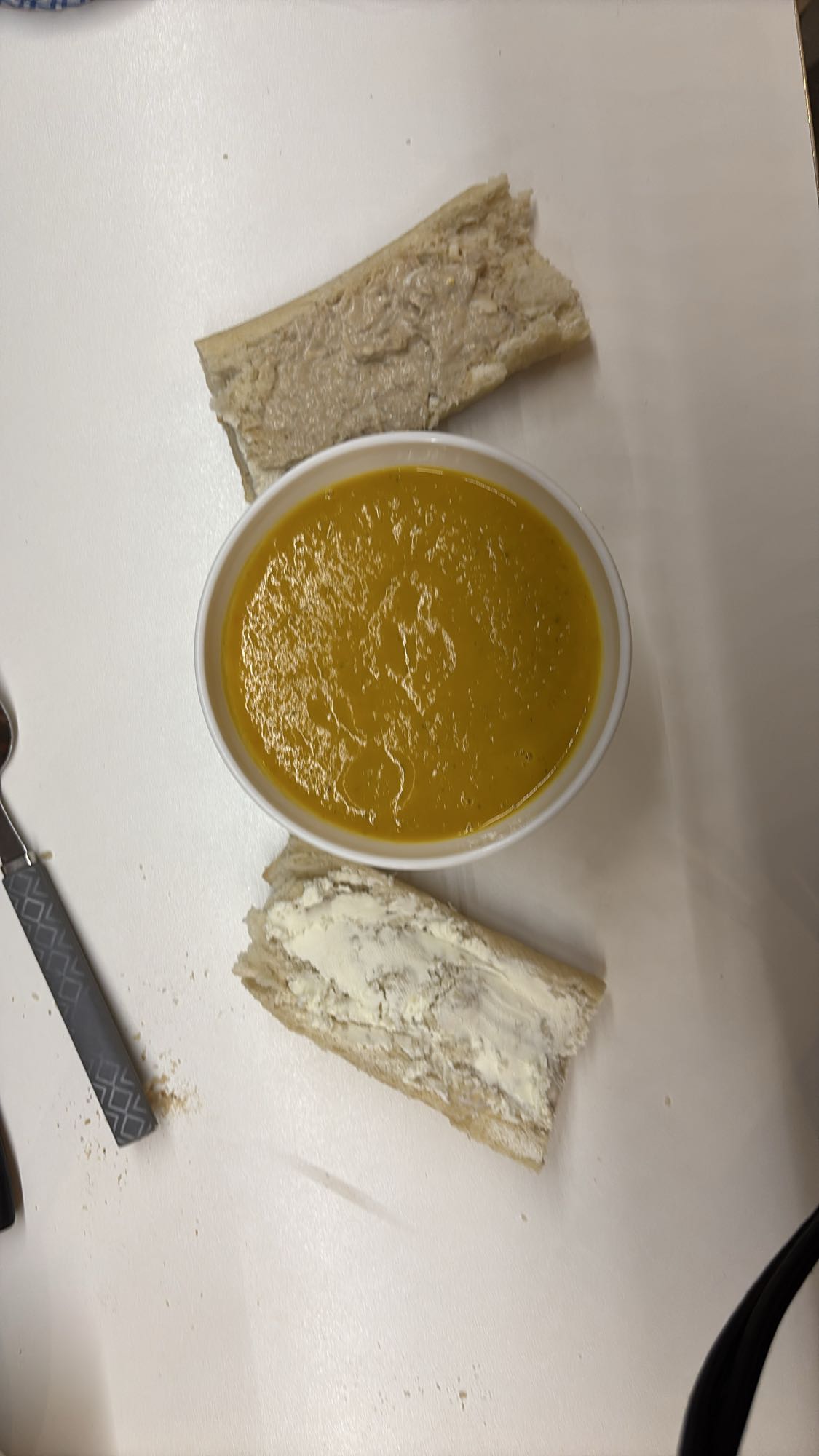 Soupe et pain beurré