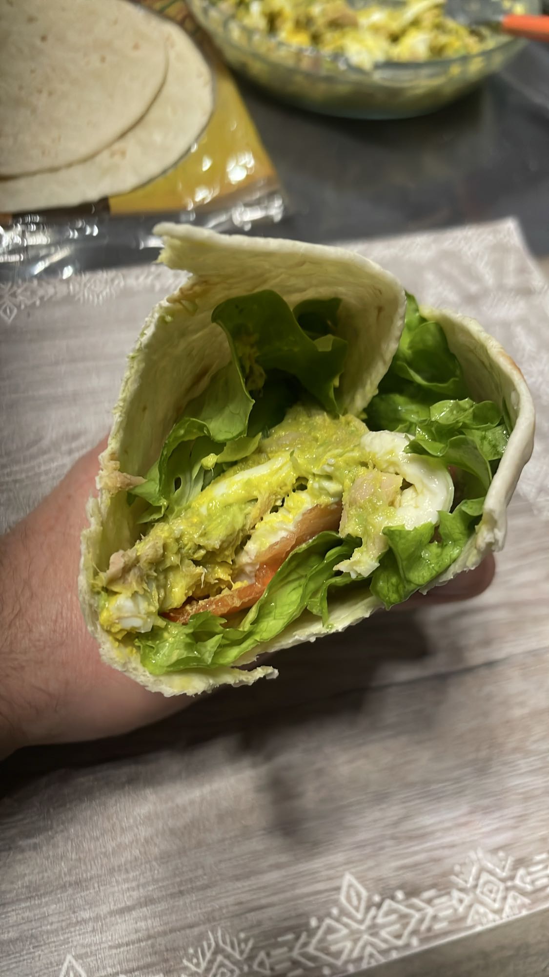 Wrap au thon et avocat
