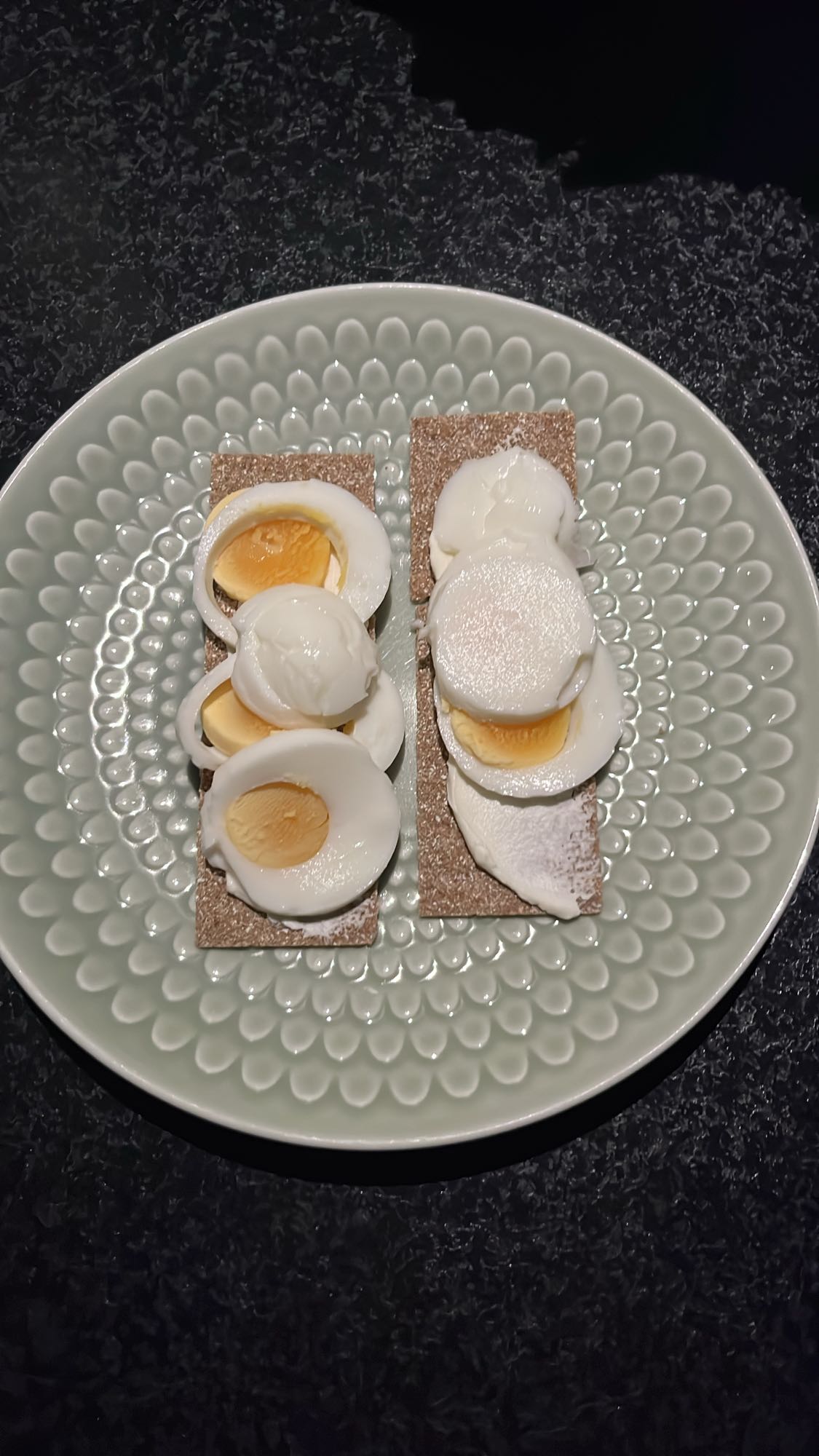Knäckebröd med ägg