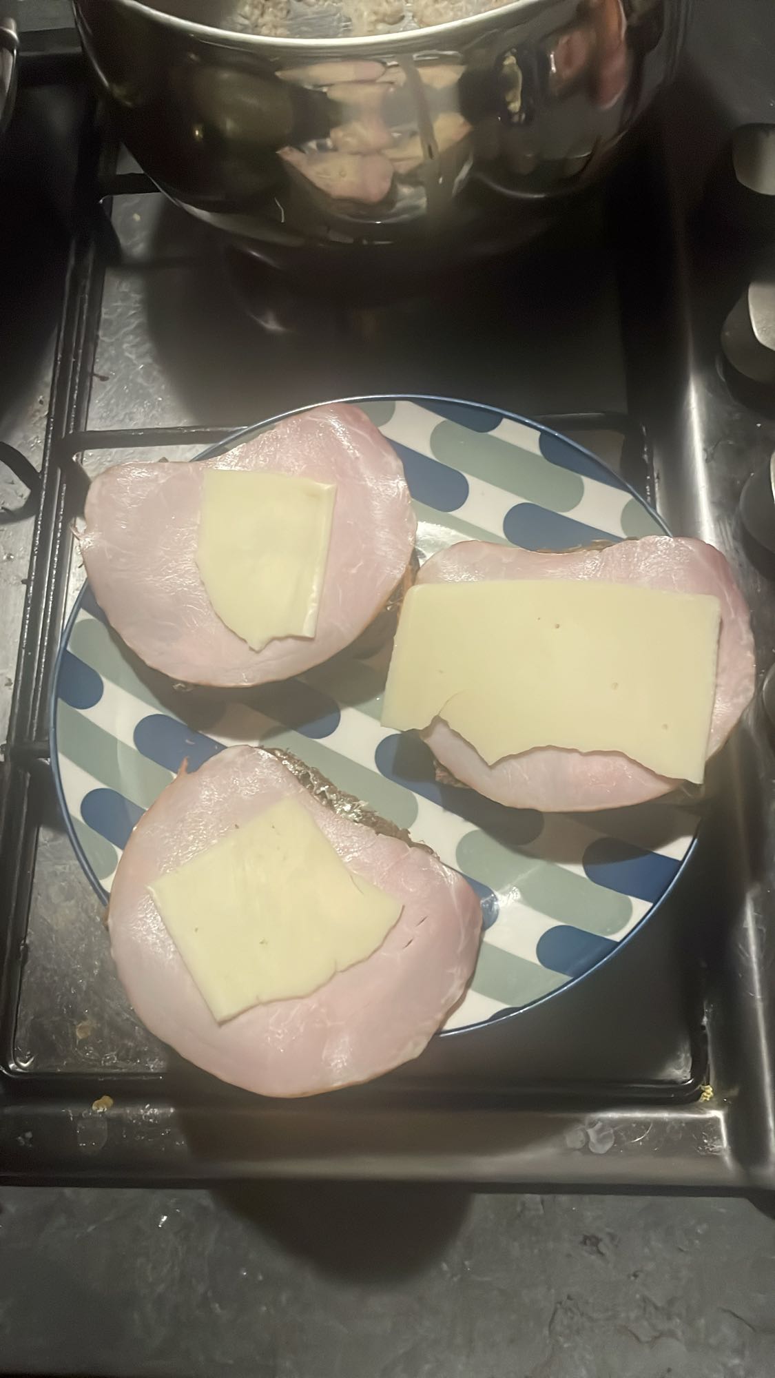 Kanapki z szynką i serem