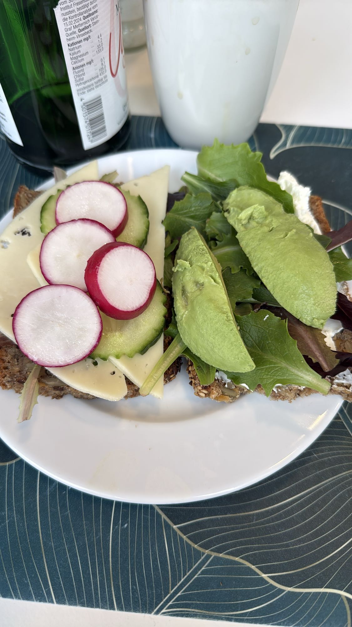 Vollkornbrot mit Belag