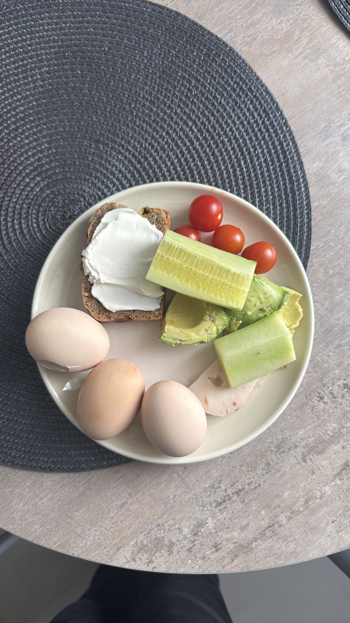 Śniadanie białkowo-tłuszczowe