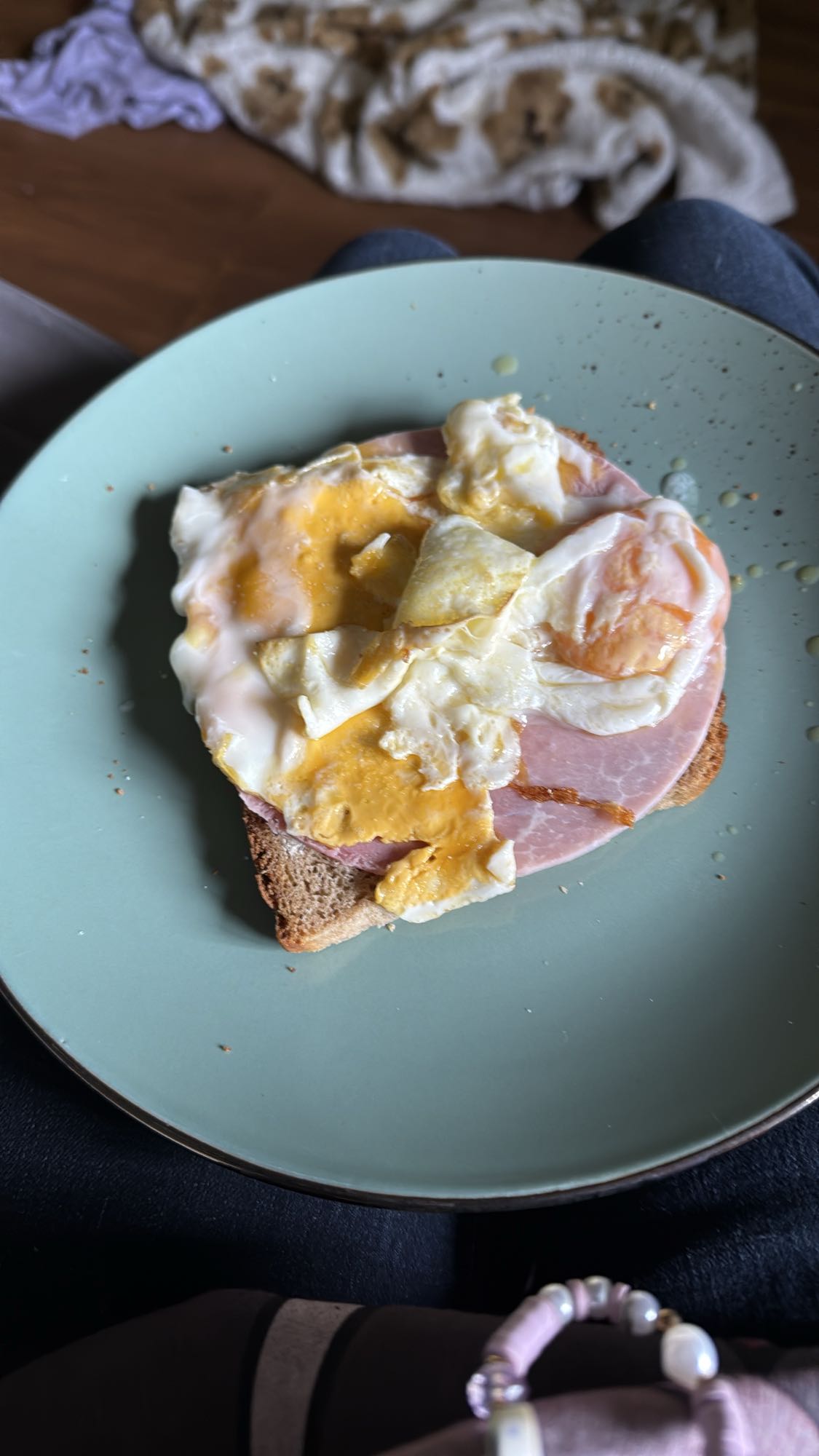 Toast mit Schinken und Ei