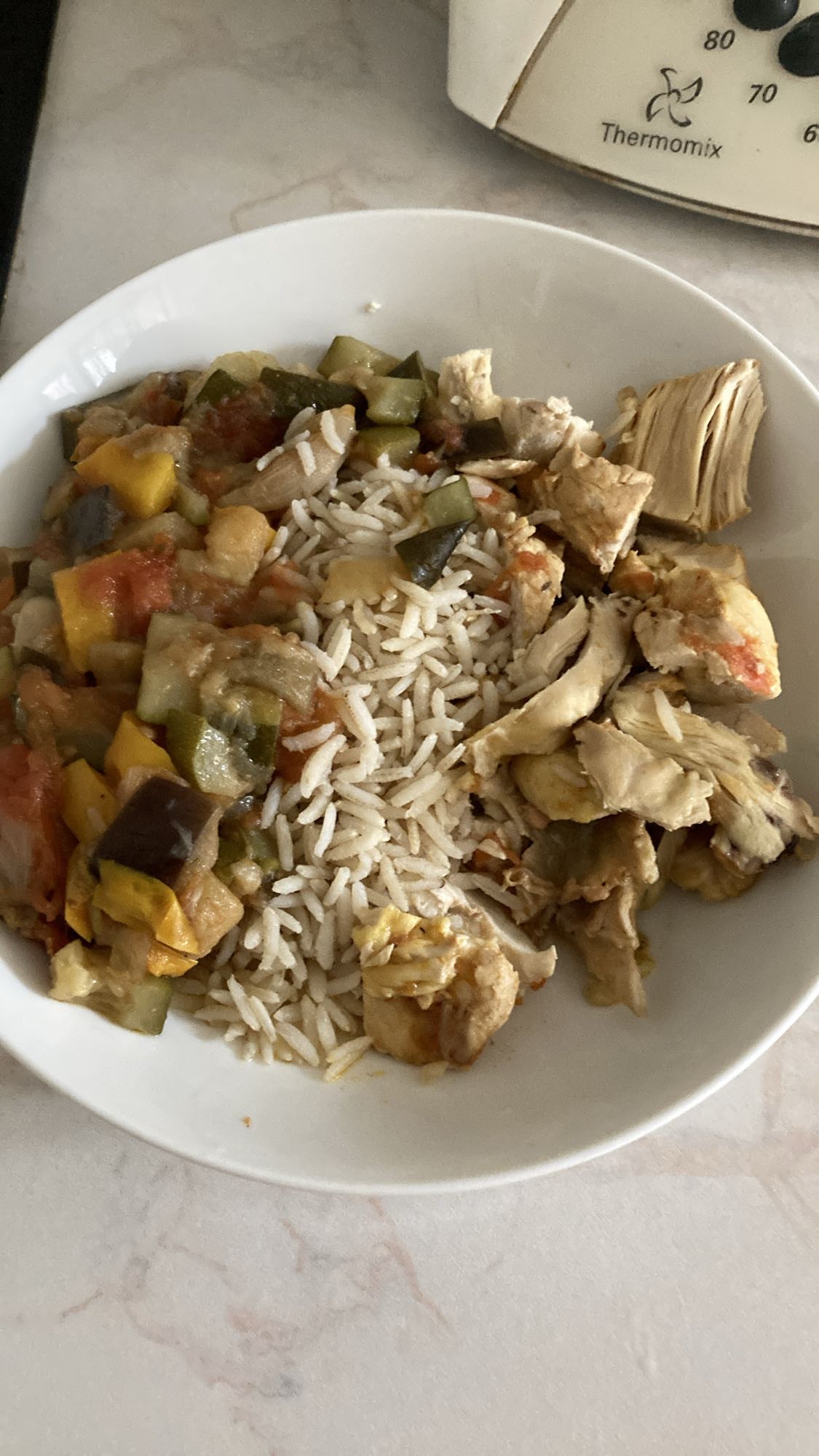 Poulet avec riz et légumes