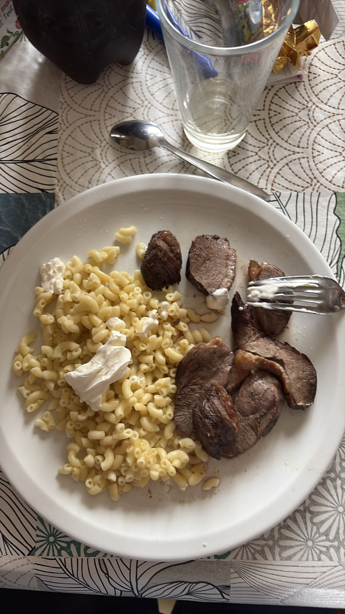 Pâtes et viande grillée