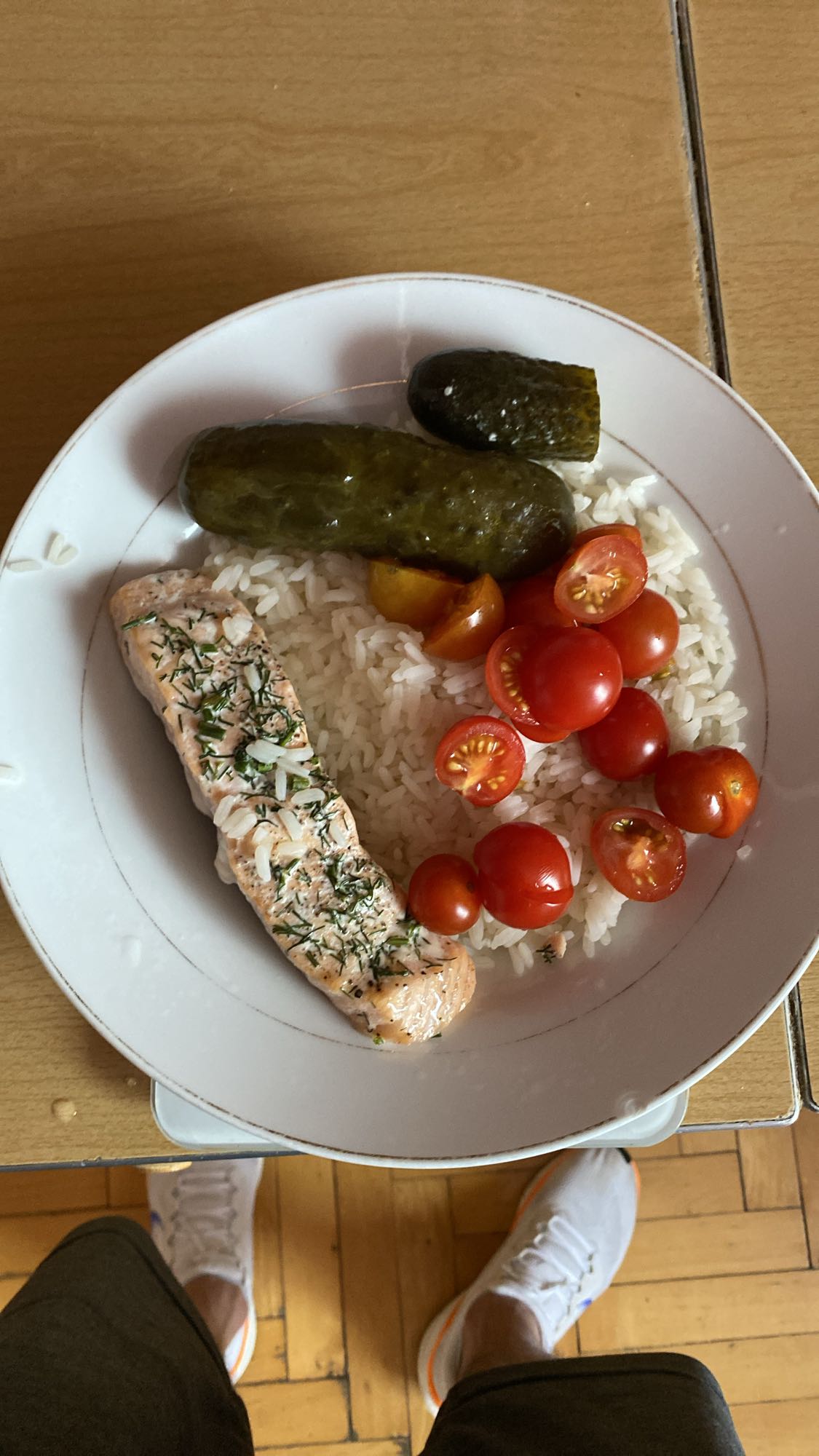 Łosoś z ryżem i warzywami