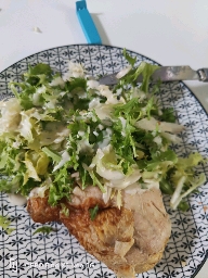 Poulet avec salade verte