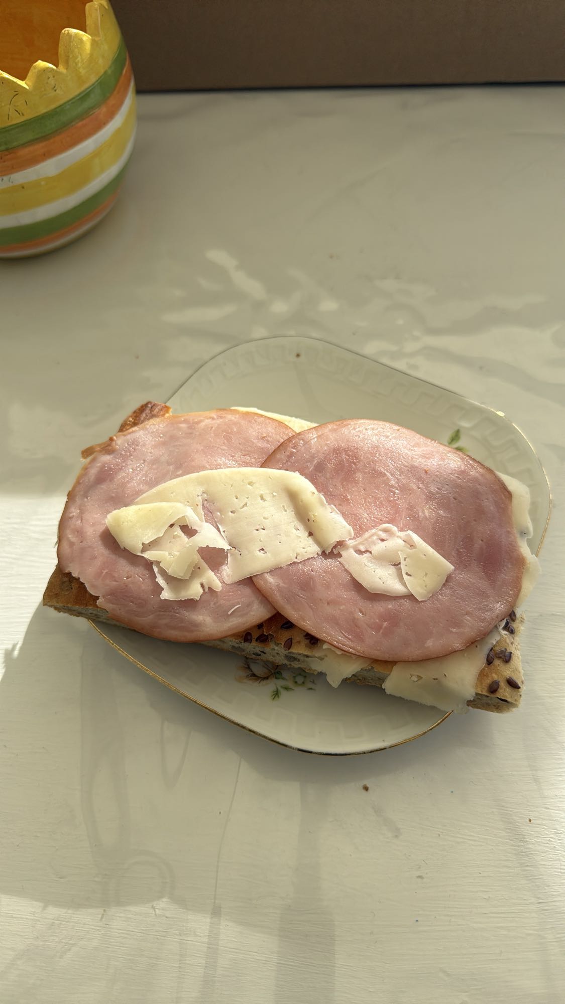 Smörgås med skinka och ost