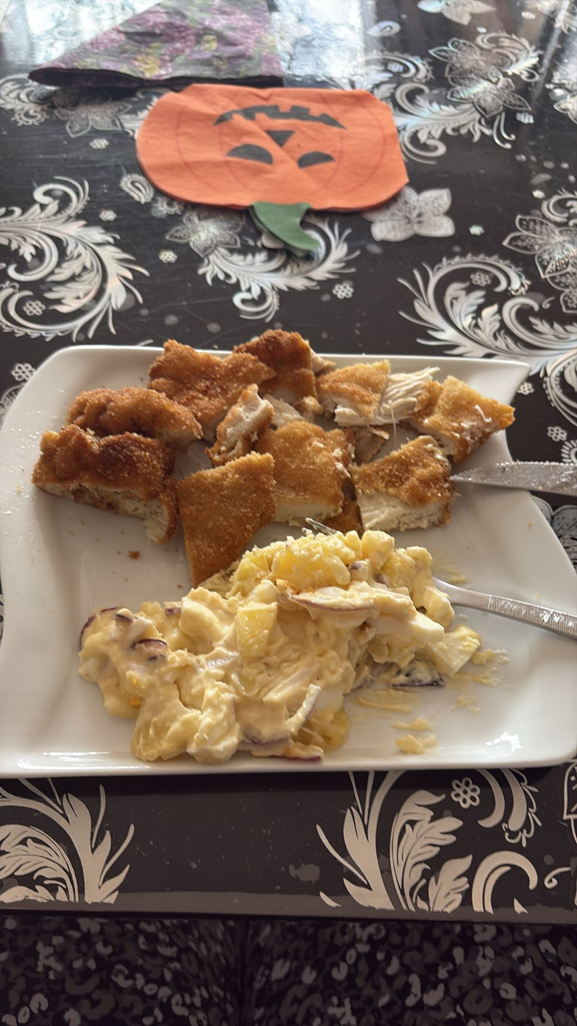 Rántott csirke krumplisalátával