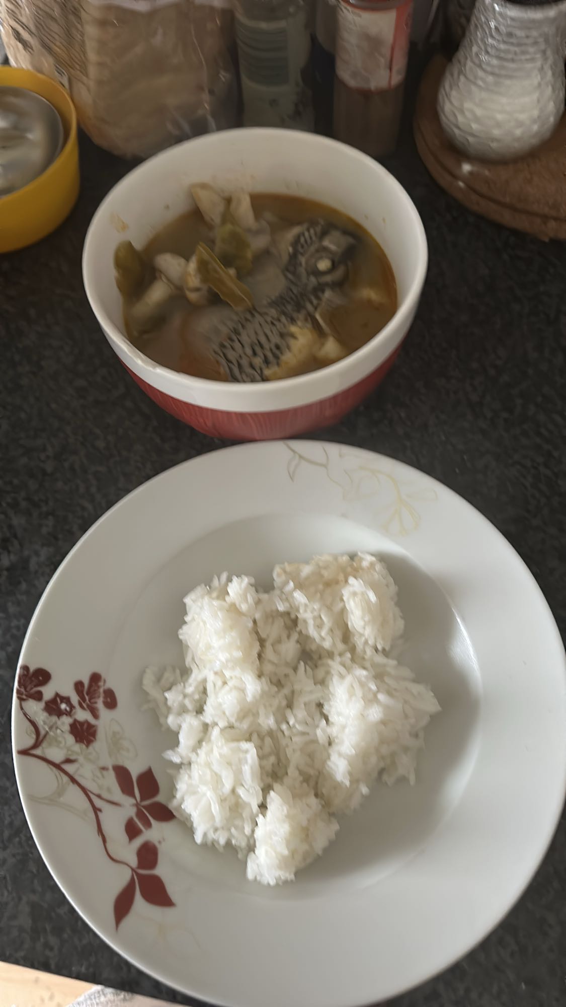 Fischsuppe mit Reis