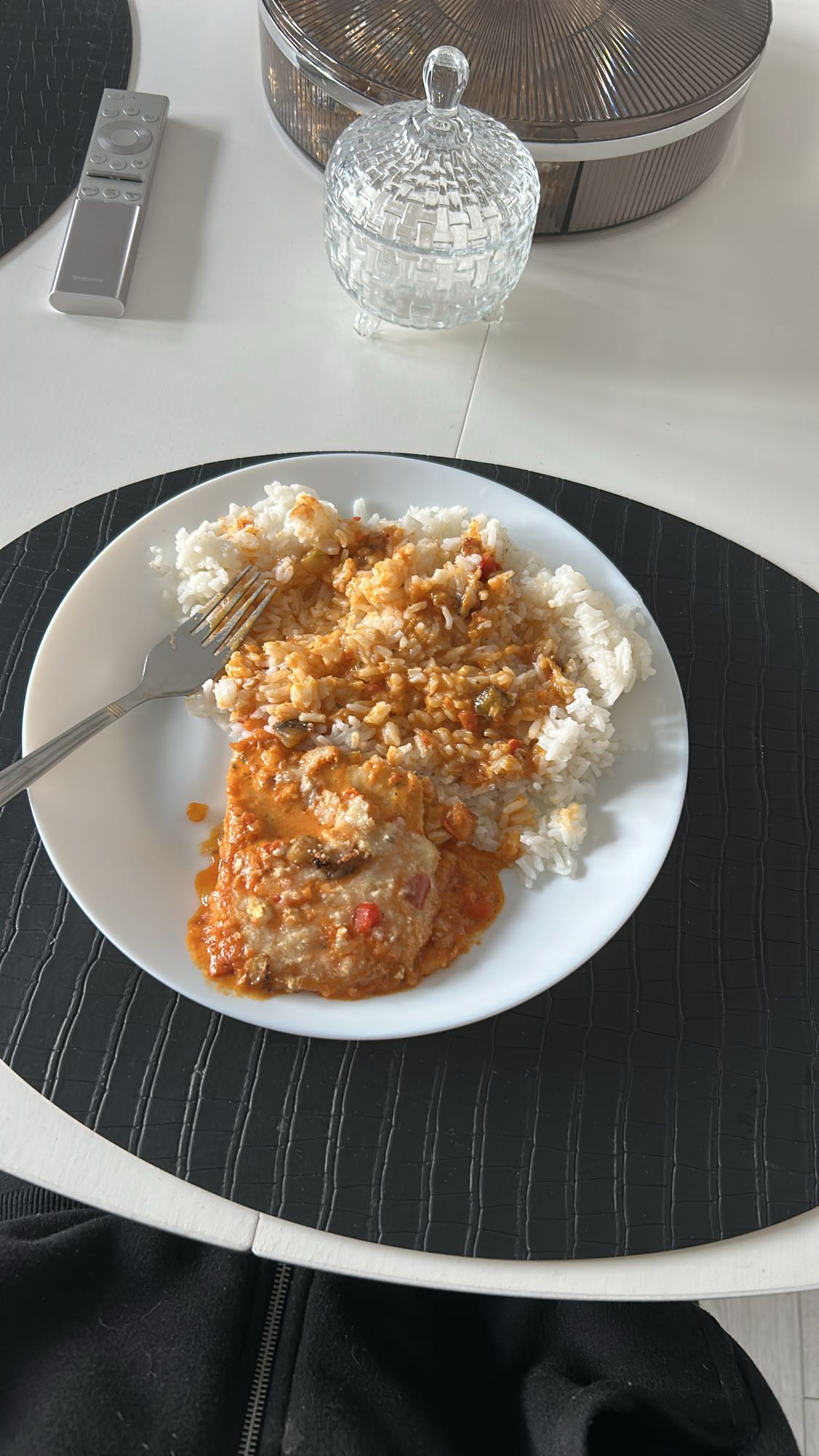 Ryż z sosem i mięsem