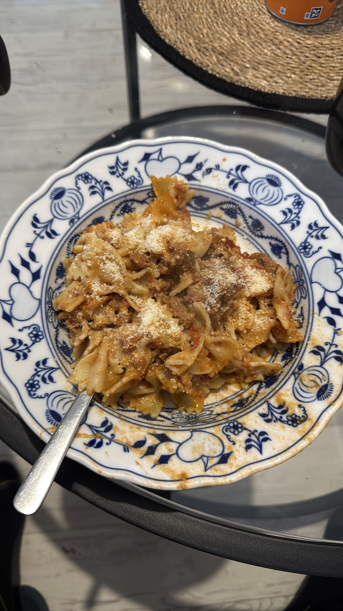 Makaron z mięsem i serem