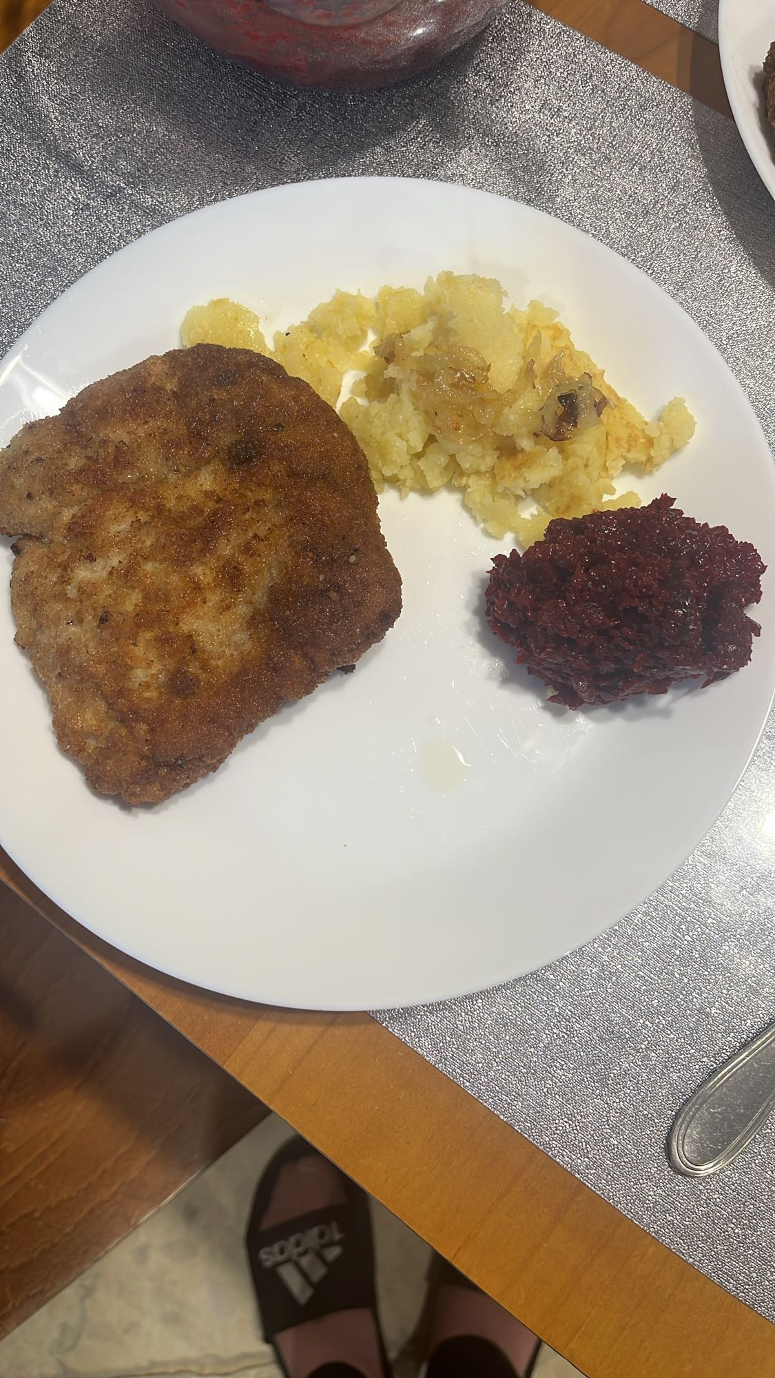 Kotlet schabowy z dodatkami