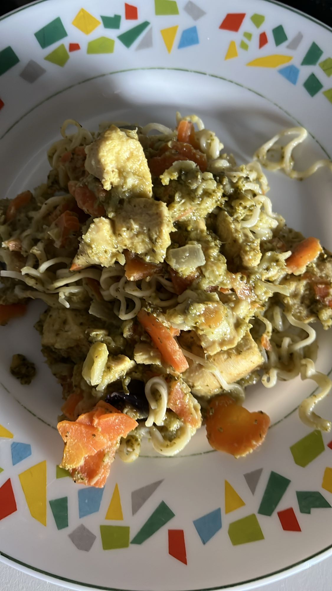 Nouilles au poulet pesto