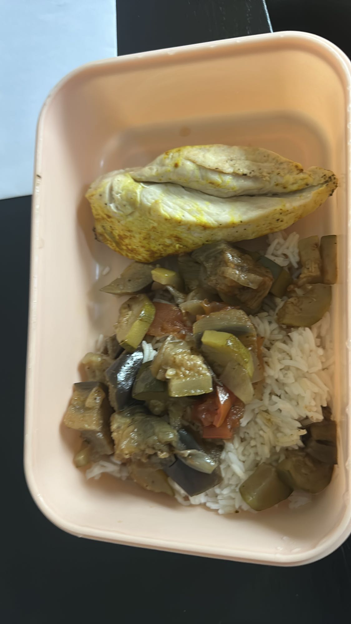 Poulet avec riz et légumes