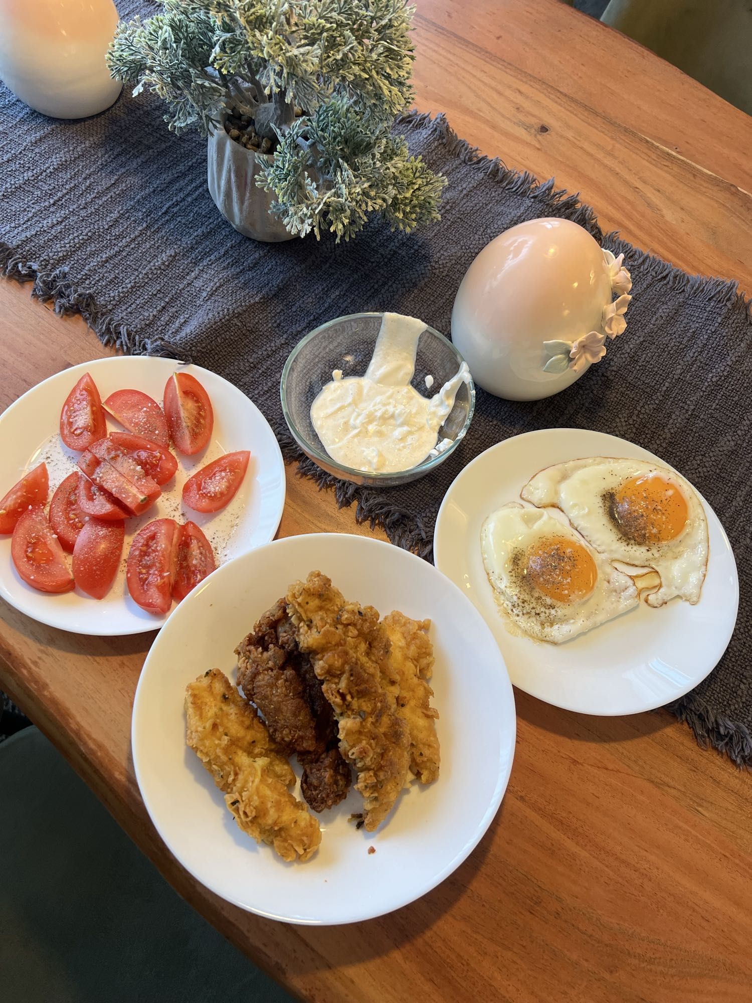 Stekt kyckling med ägg