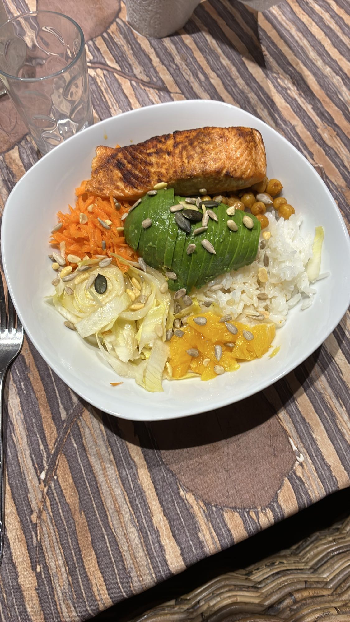 Bol de saumon et avocat