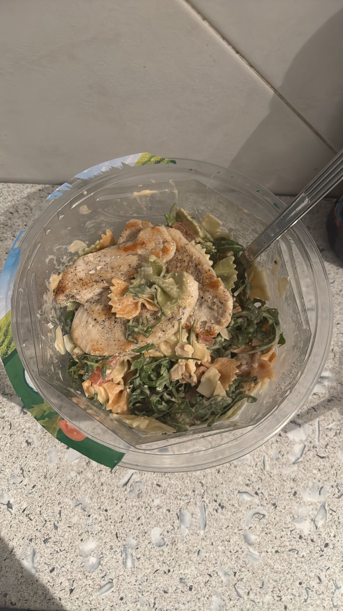 Ensalada de pasta con pollo