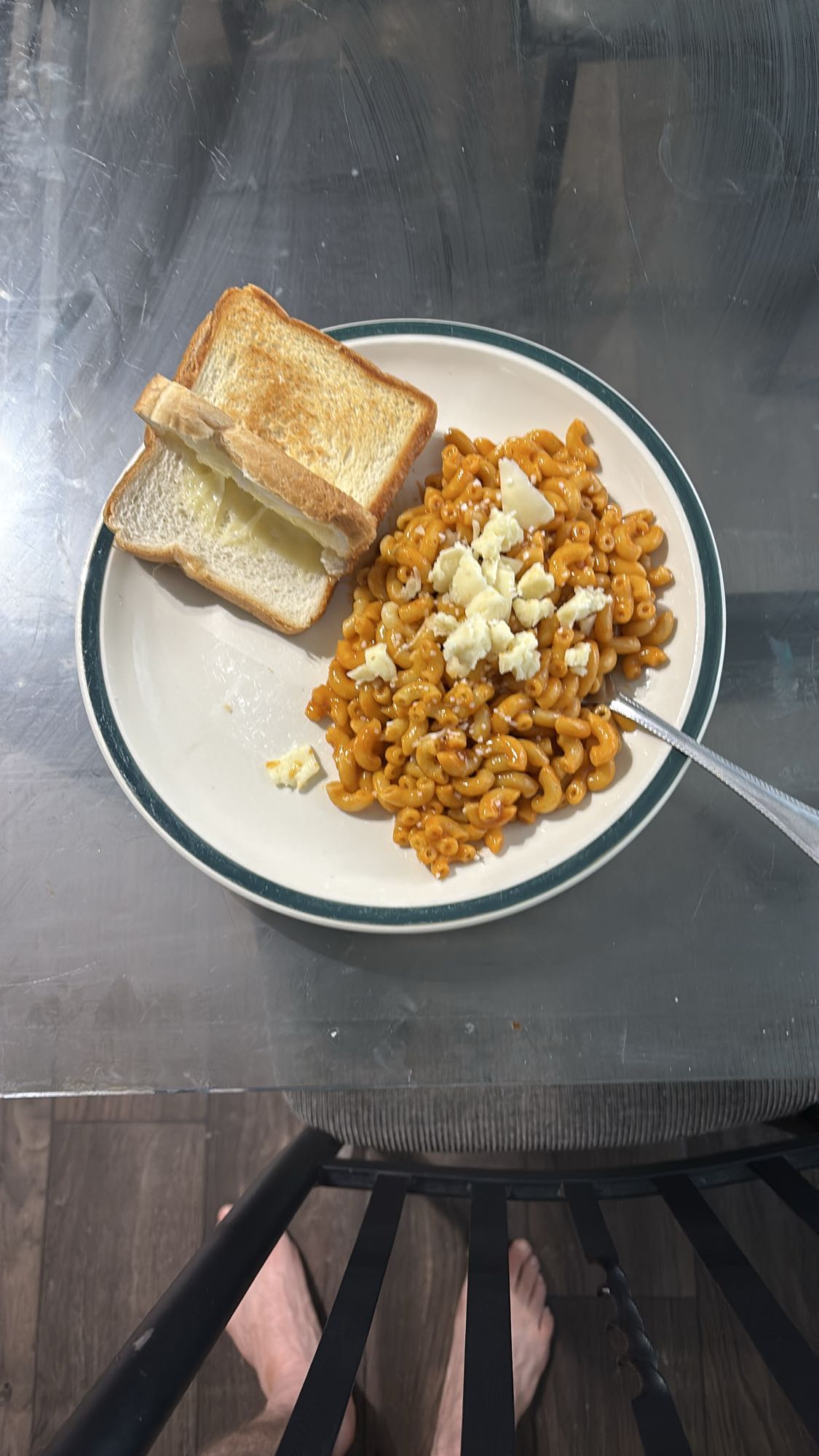 Pâtes au fromage et pain