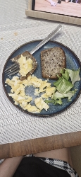 Scrambled Eggs with Bread