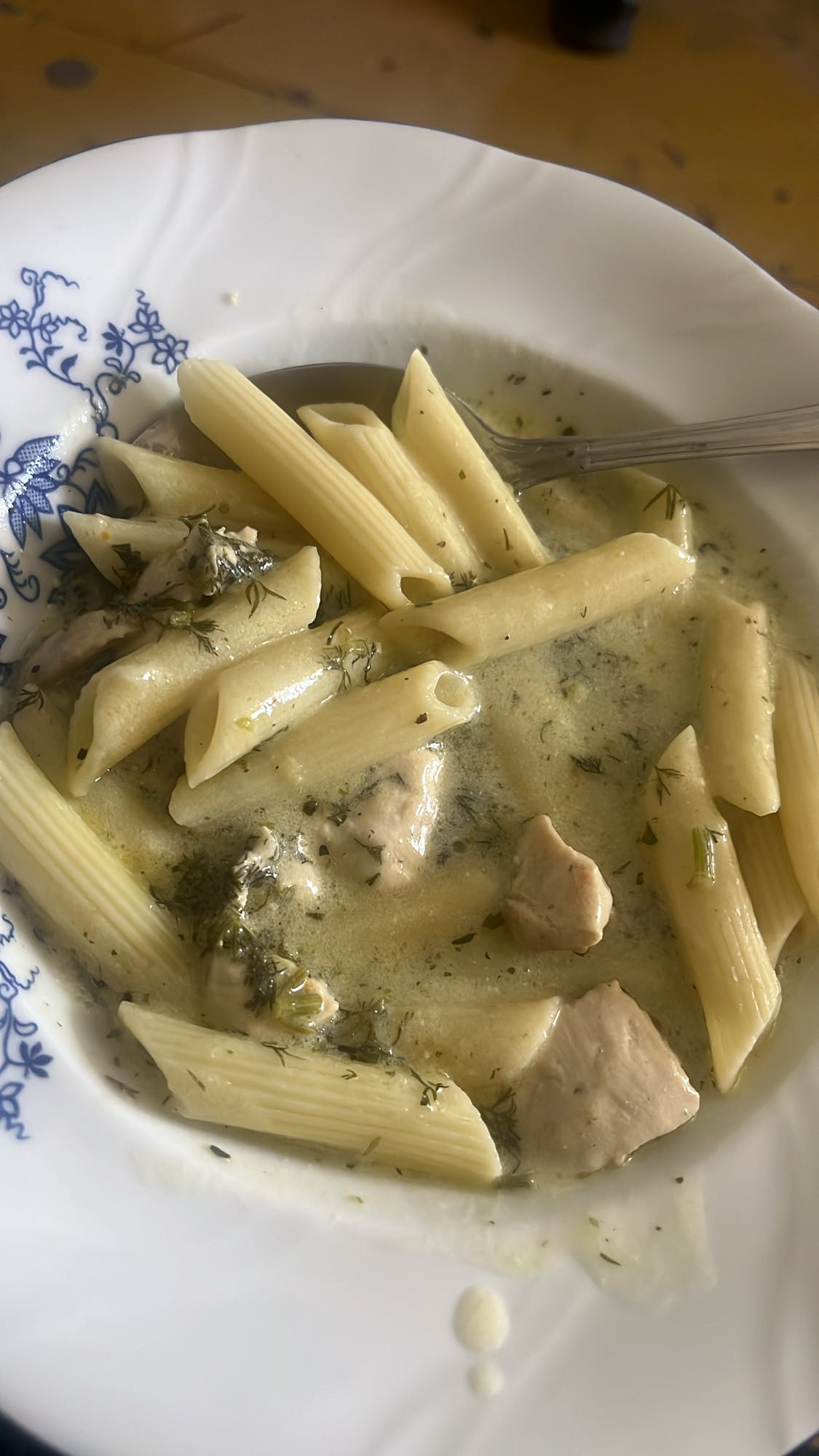 Makaron z kurczakiem w sosie