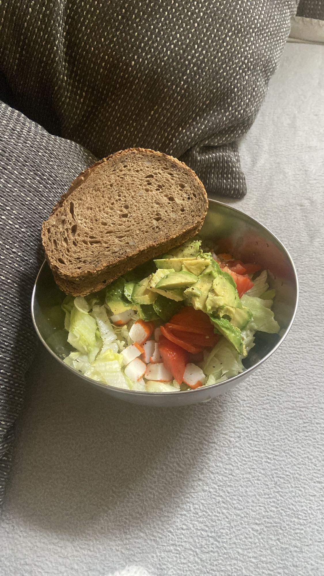 Salade avocat et crabe