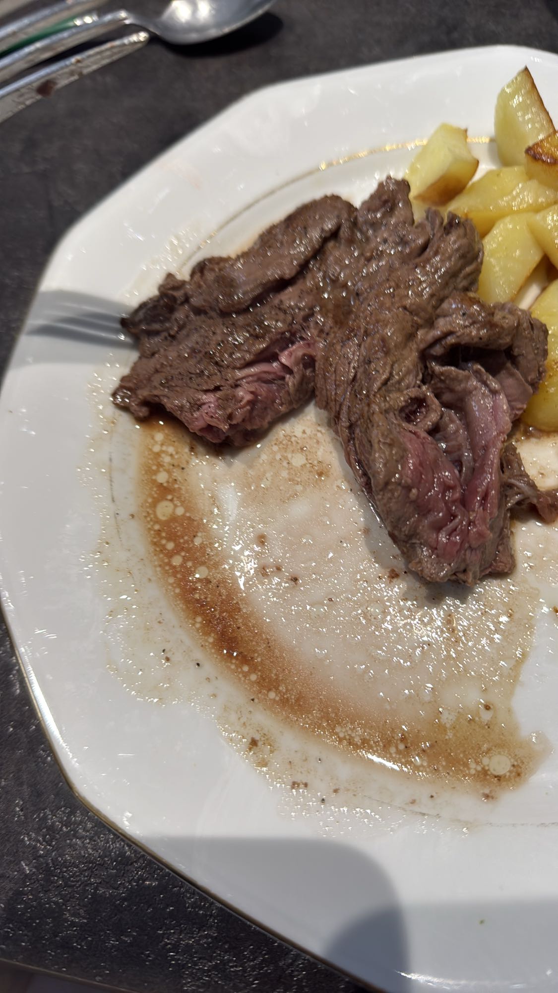 Steak avec pommes de terre