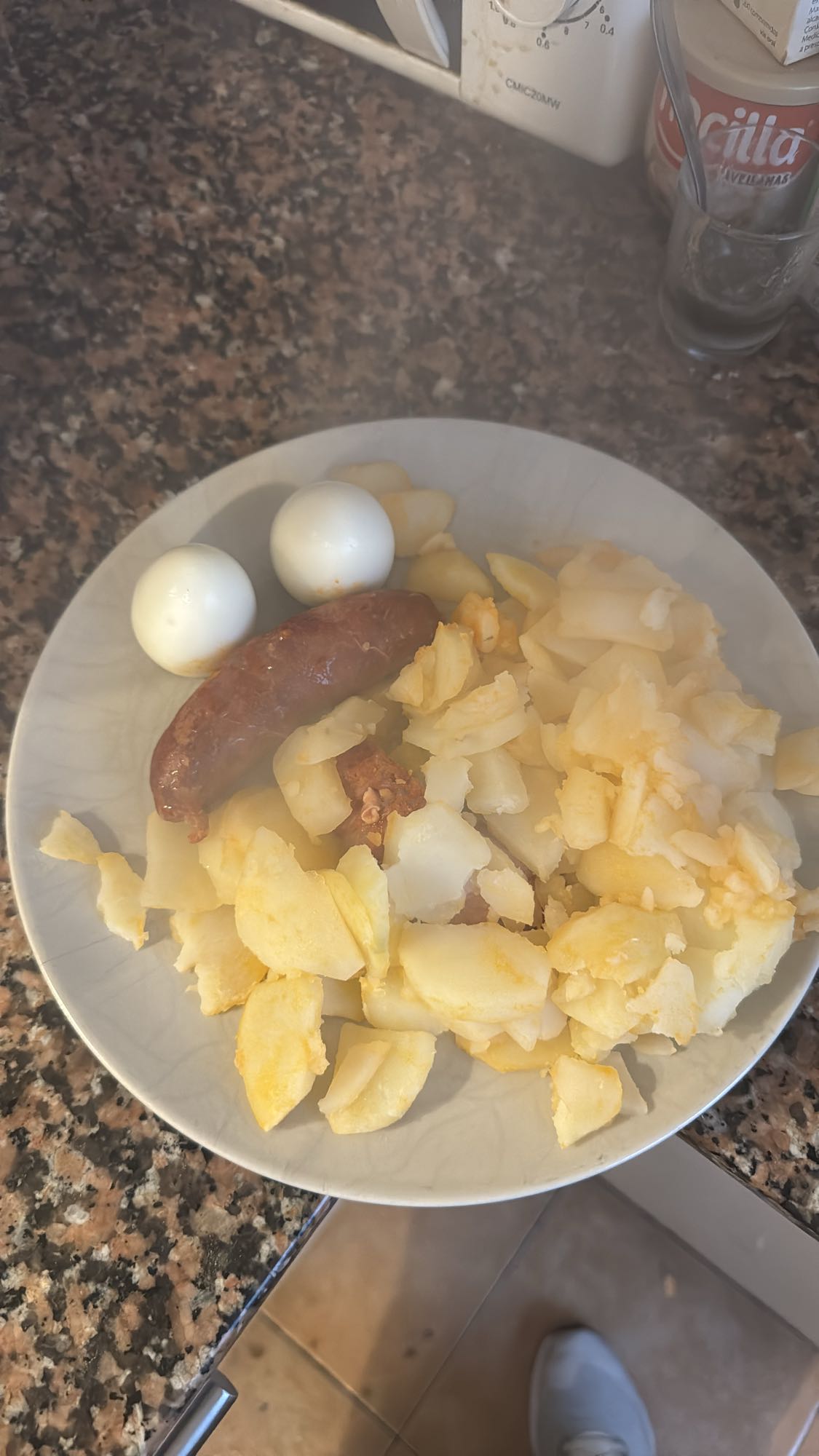 Papas con chorizo y huevo
