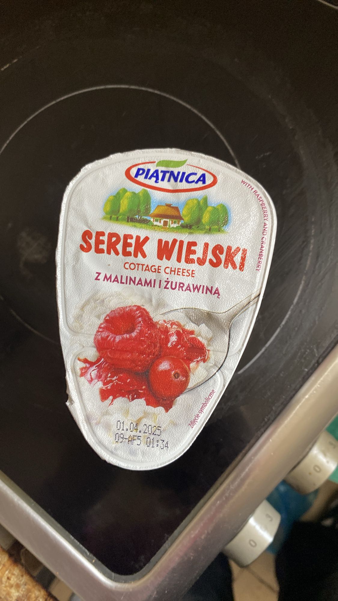 Serek wiejski z owocami