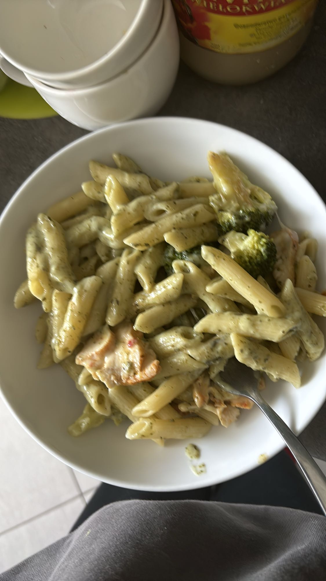 Makaron z kurczakiem i brokułami