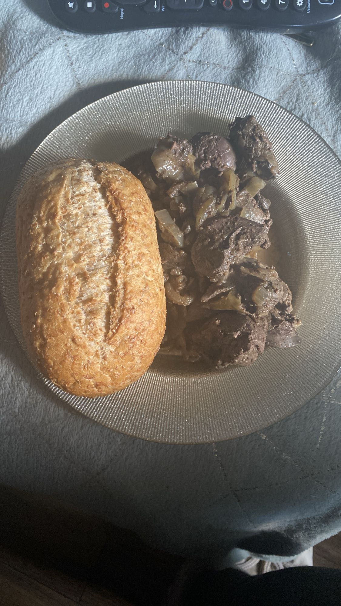 Wątróbka z cebulą i chlebem