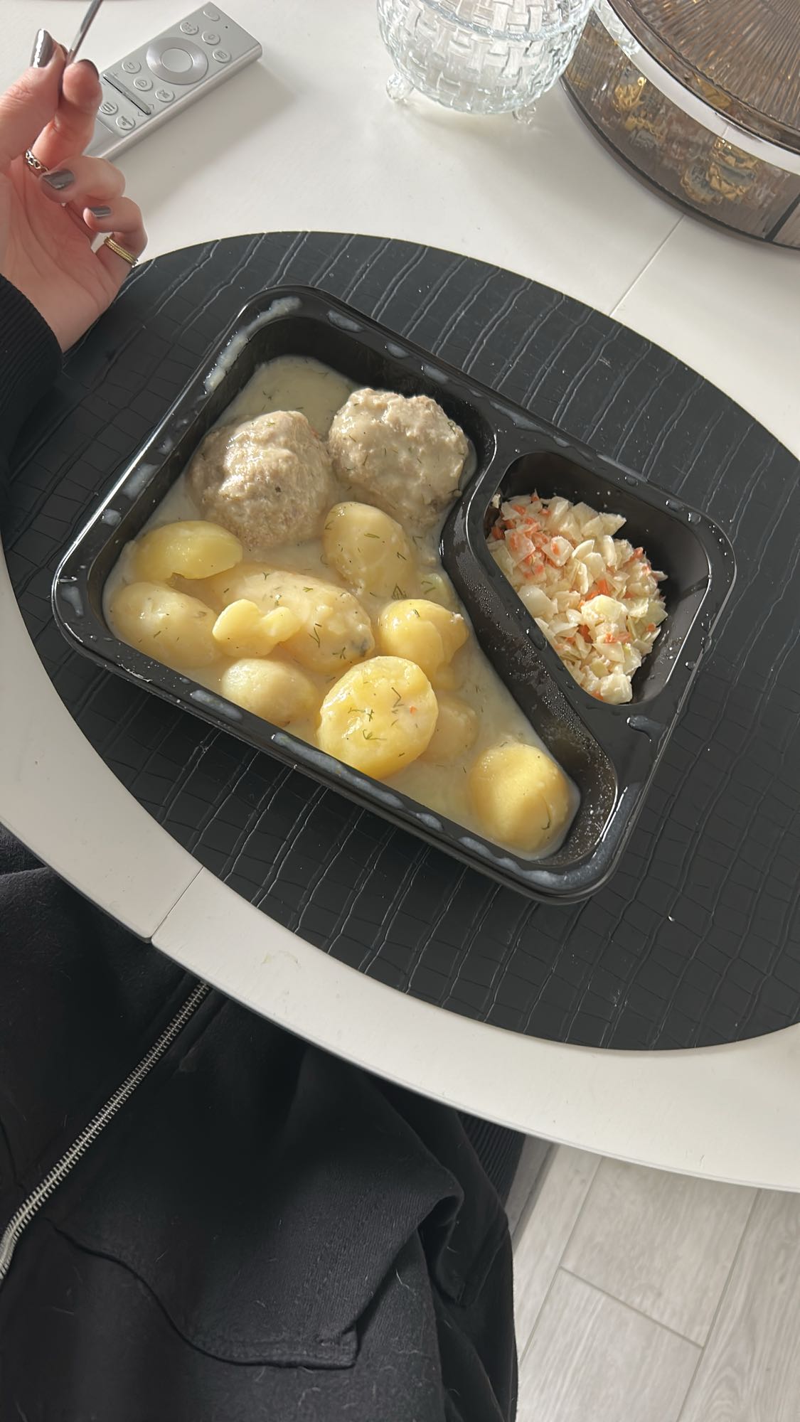 Klopsiki w sosie z ziemniakami