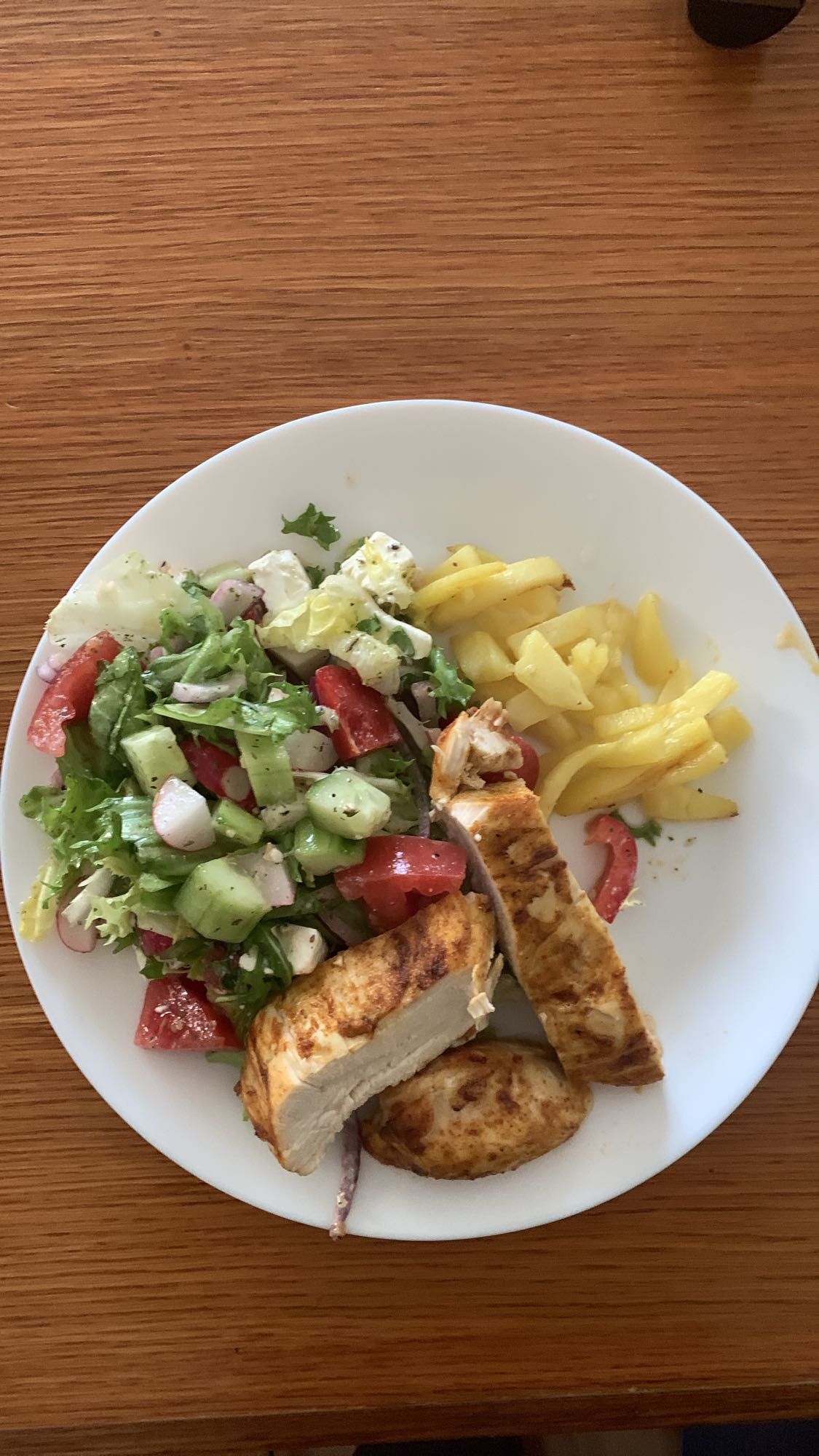 Grillowany kurczak z sałatką