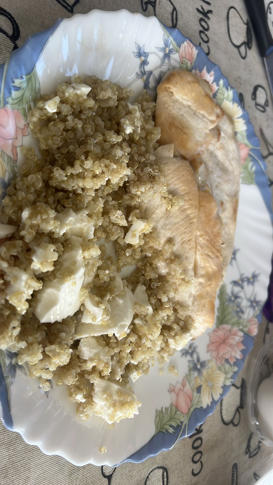 Pollo con quinoa y queso