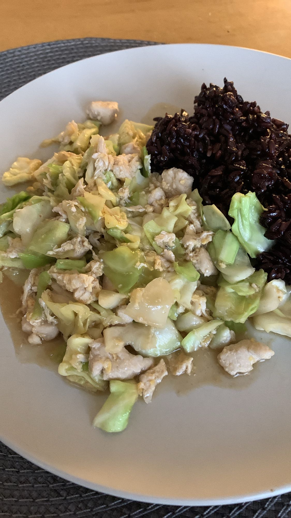 Kyckling med svart ris