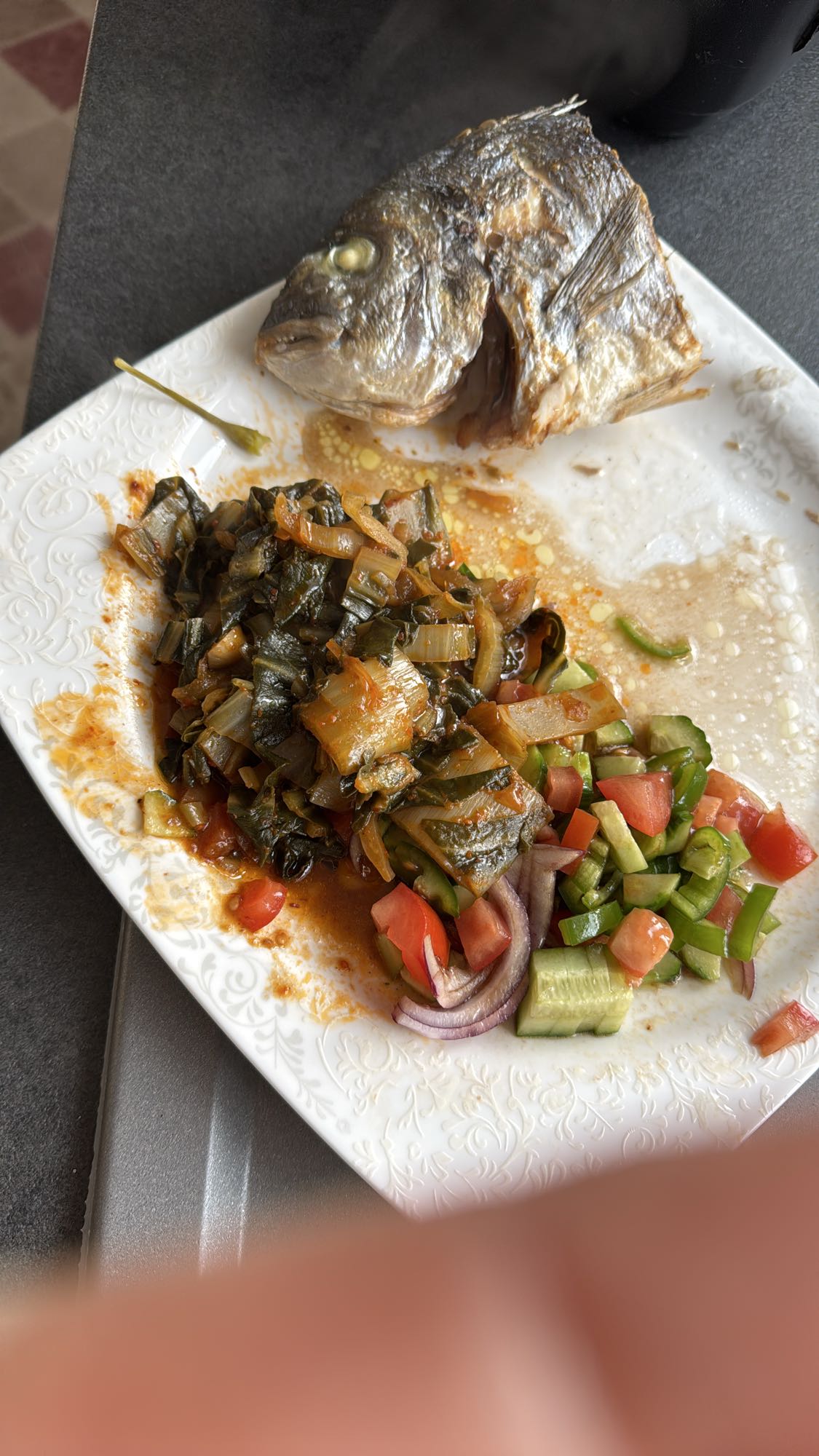 Gegrillter Fisch mit Gemüse