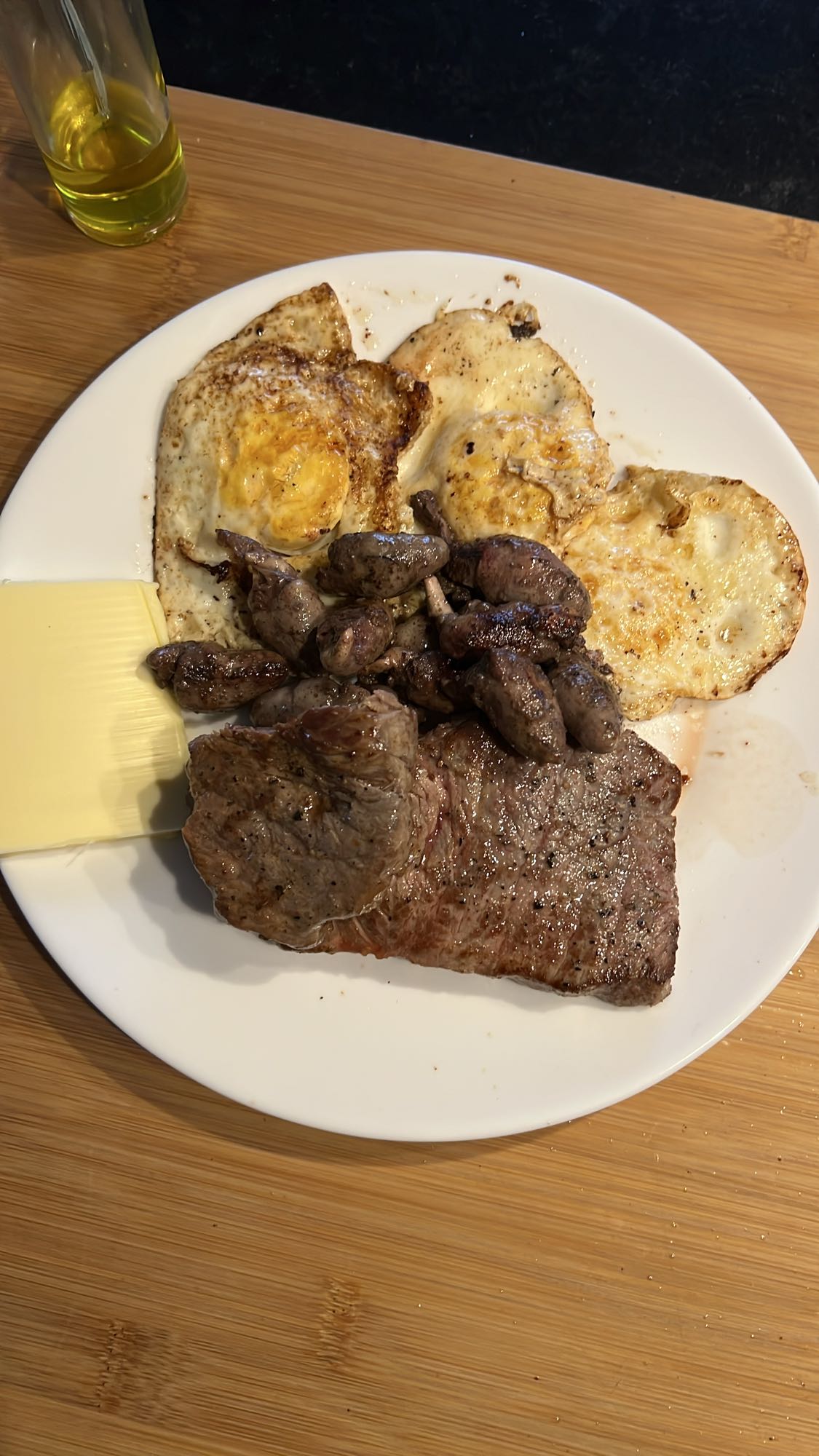 Stek med ägg och ost