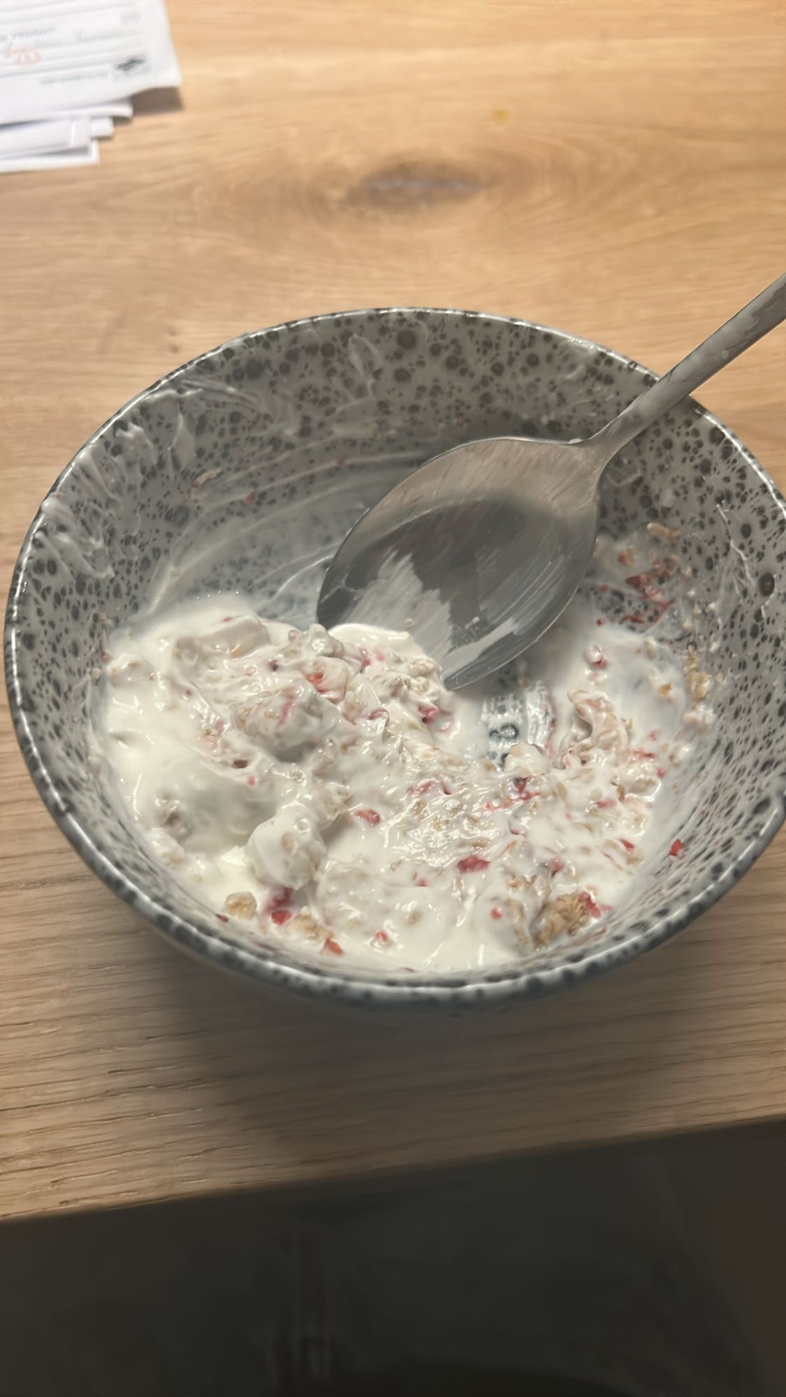 Jogurt z musli i owocami