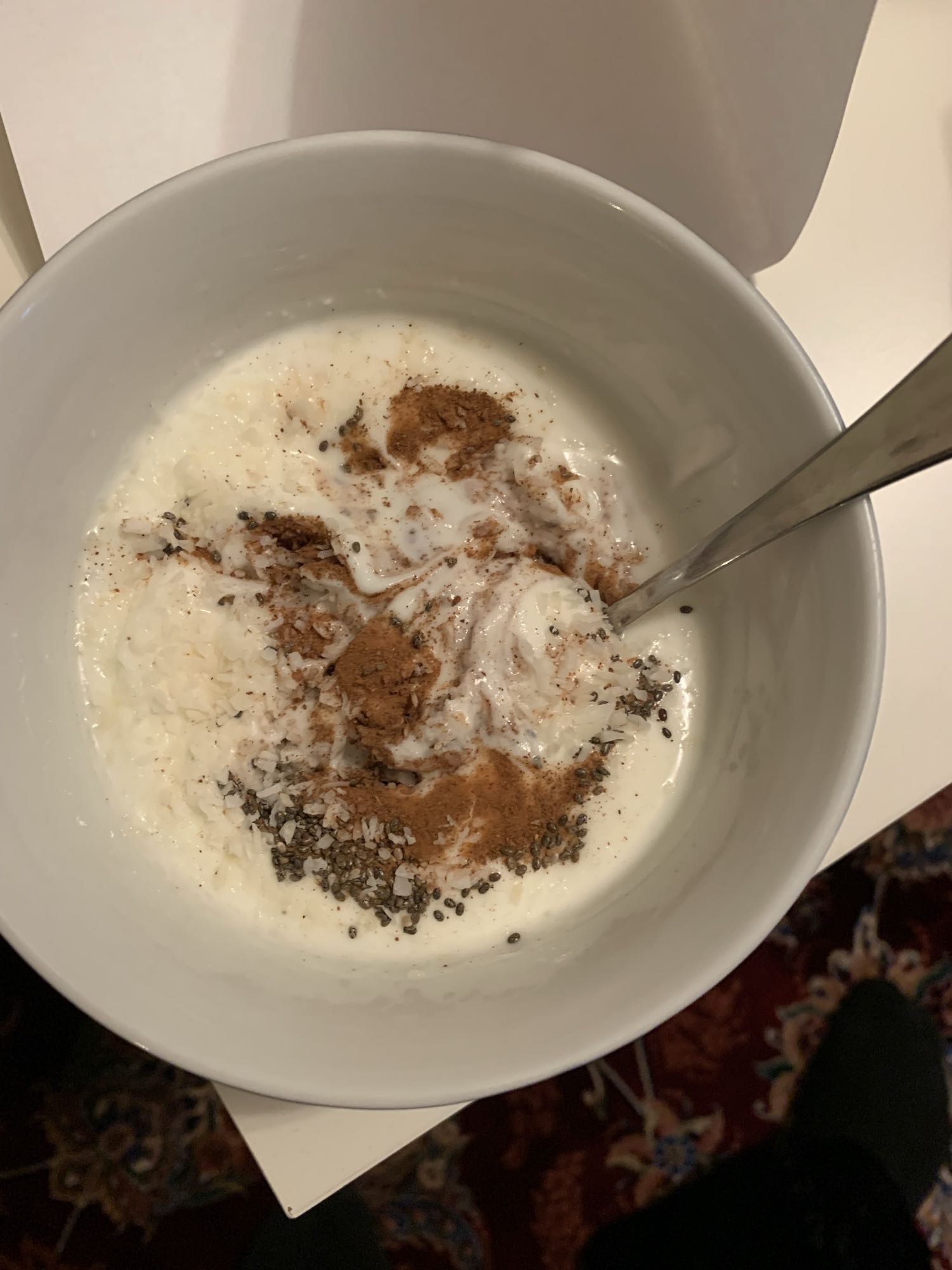 Yoghurt med frön och kanel