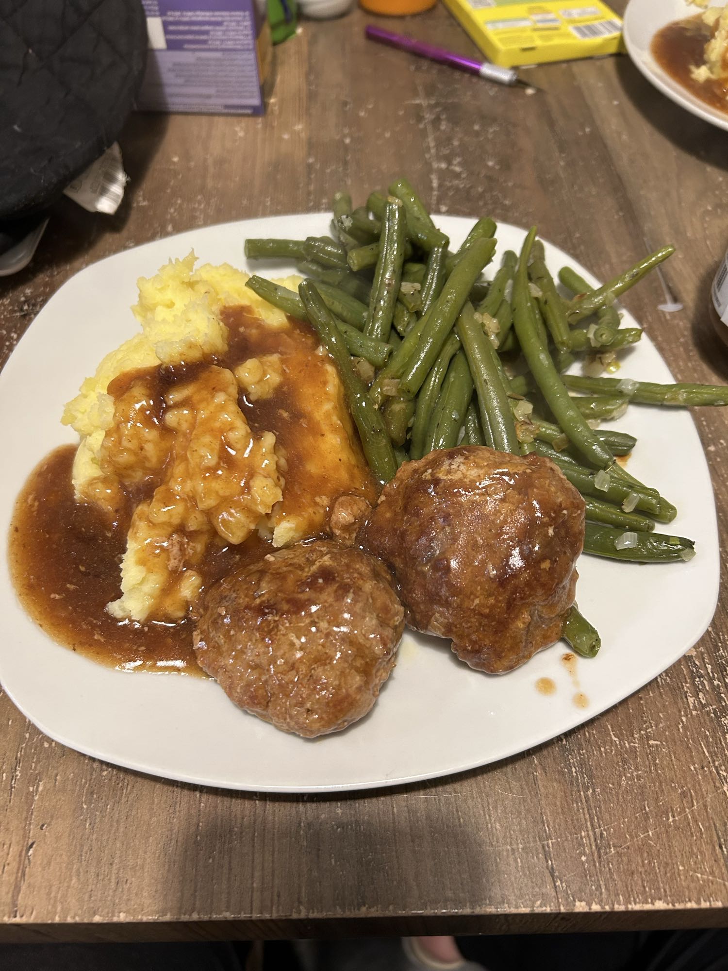 Frikadellen mit Beilagen