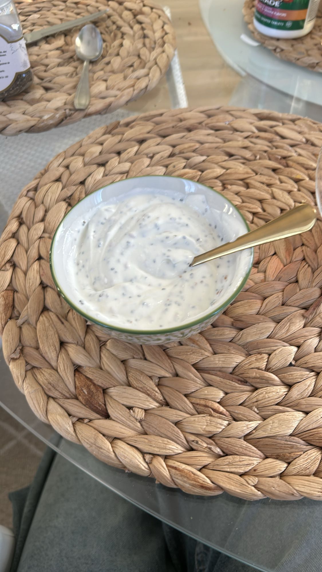 Йогурт с семенами чиа