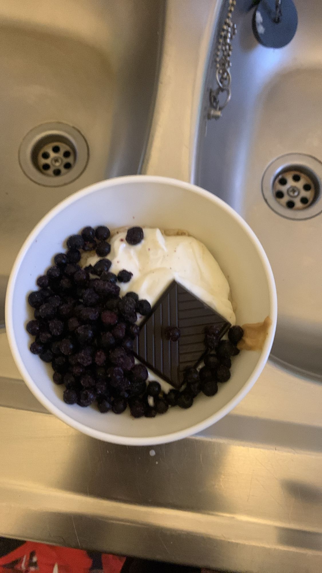 Bol de yaourt et myrtilles