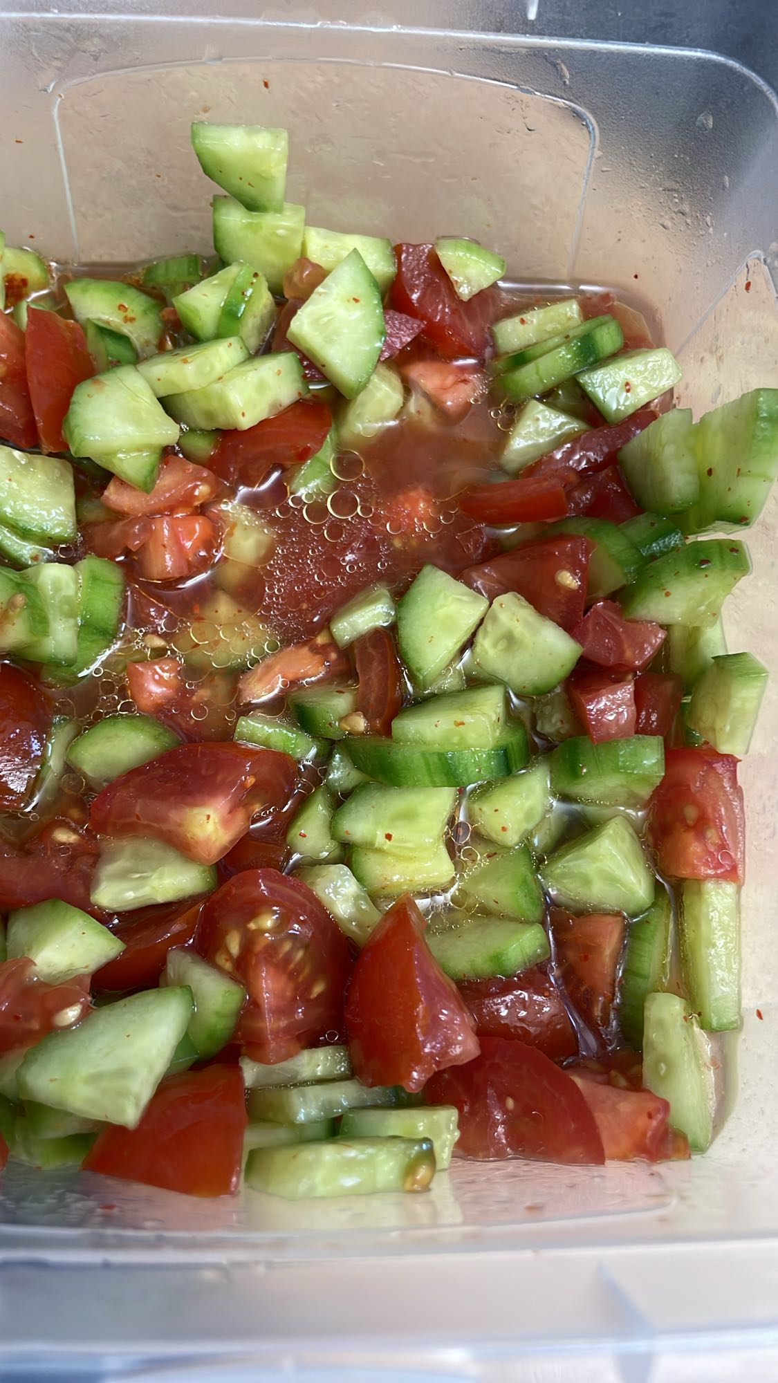 Gurkensalat mit Tomaten